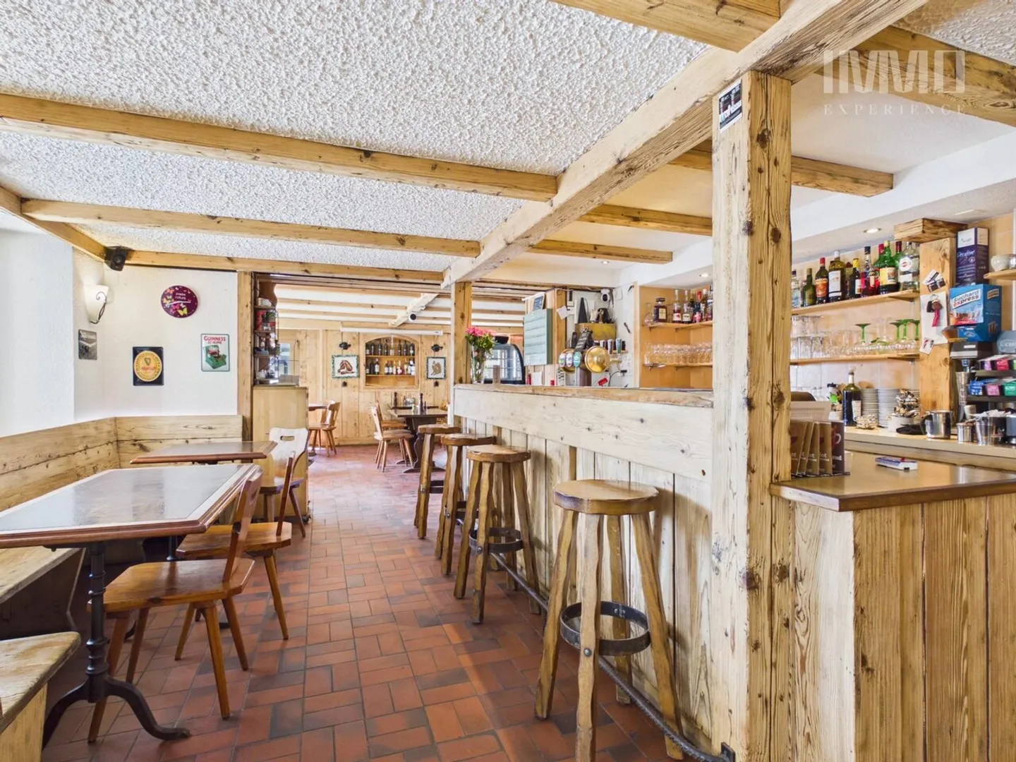 Building Café-Restaurant Le Central and apartment - Photo 6 of 13