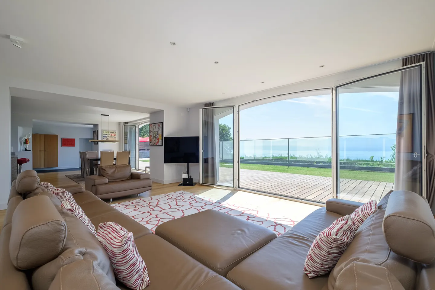 Propriété rénovée, piscine et vue lac panoramique, Mont-sur-Rolle - Photo 3 sur 18