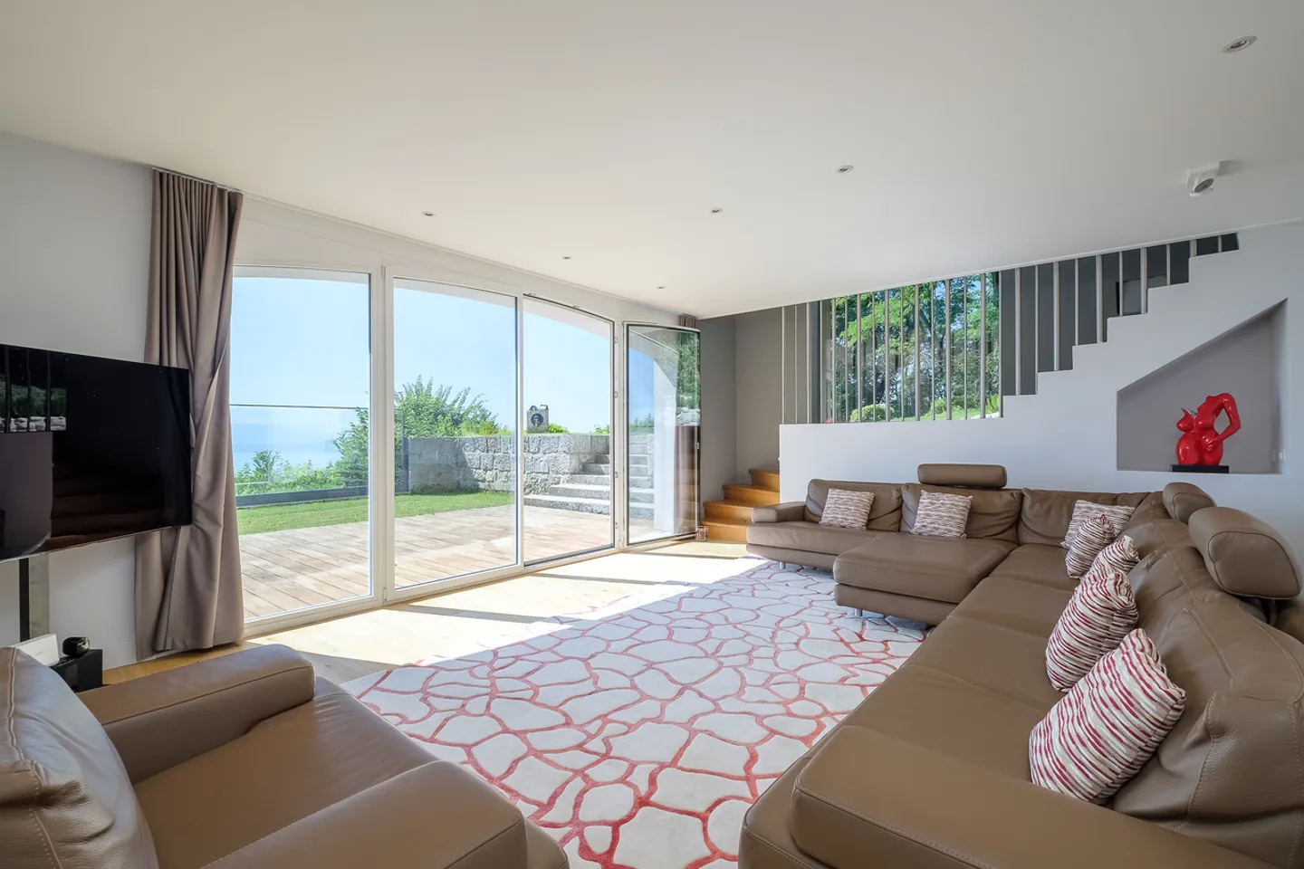 Propriété rénovée, piscine et vue lac panoramique, Mont-sur-Rolle - Photo 4 sur 18