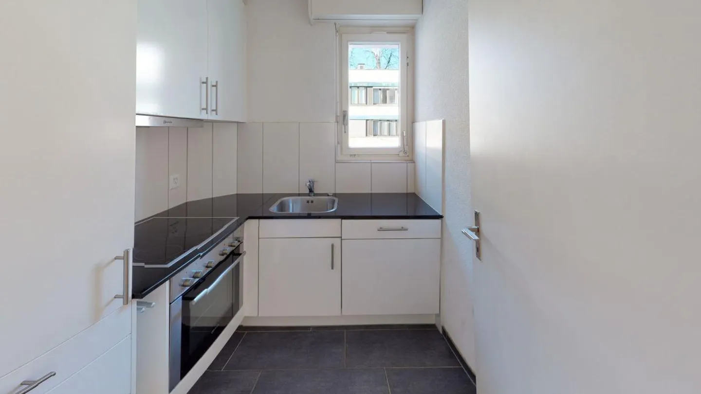 2.5 Room City Apartment Awaits You! - Photo 3 of 7
