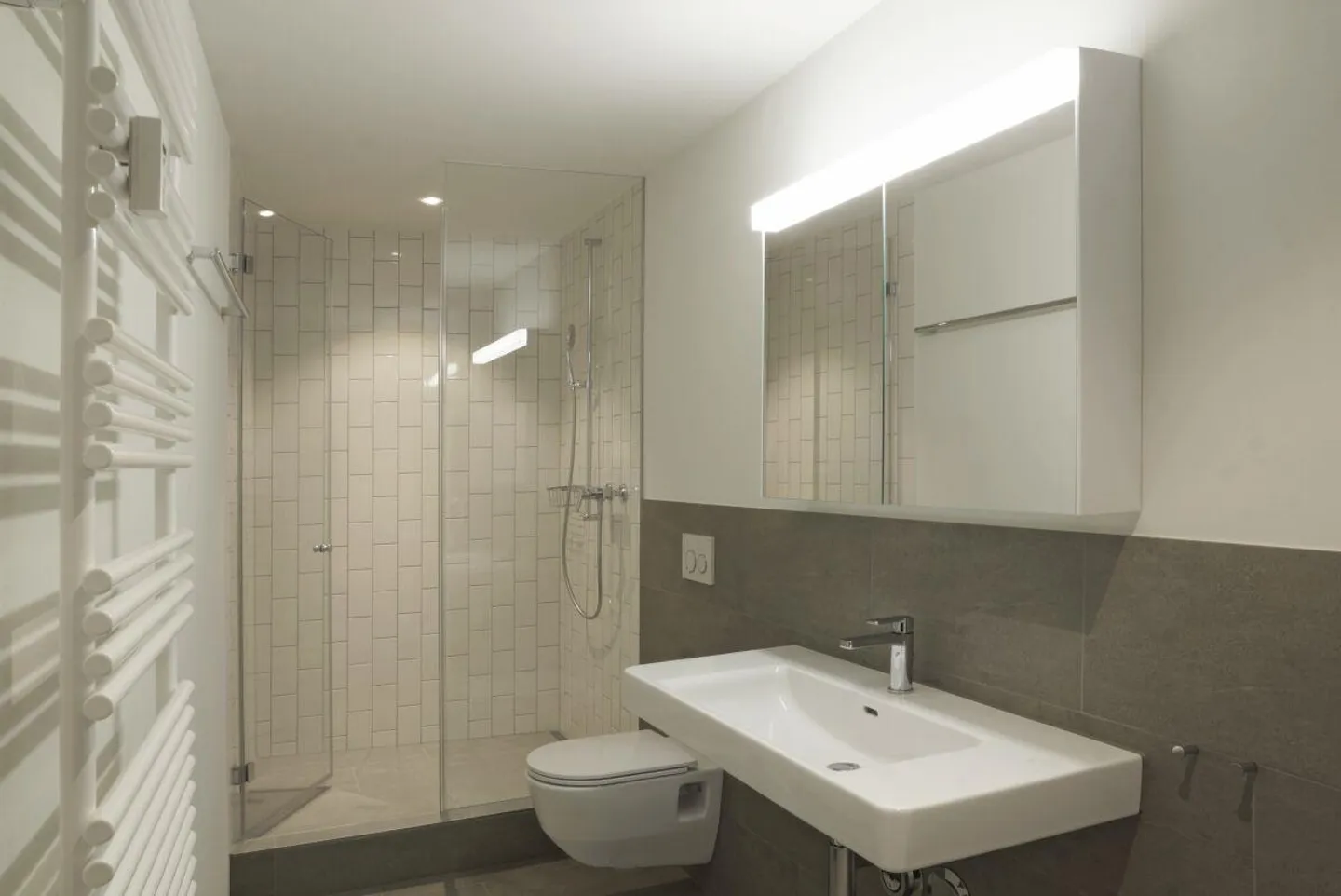 Grand appartement lumineux au cœur de la vieille ville - Photo 2 sur 8