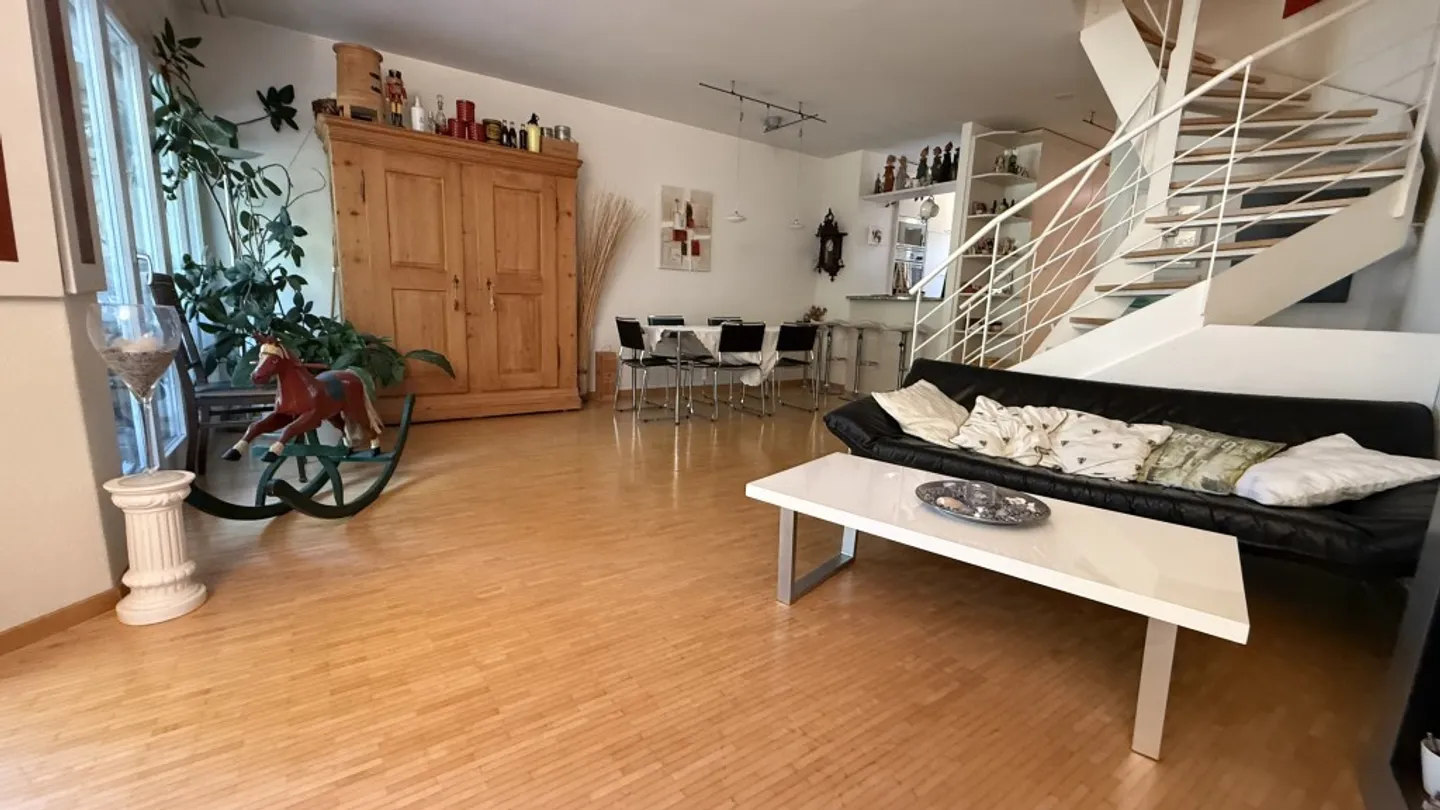 Casa a schiera di 6,5 stanze con giardino idilliaco - Foto 2 di 11