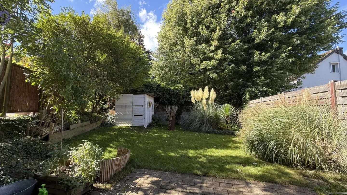 Casa a schiera di 6,5 stanze con giardino idilliaco - Foto 5 di 11