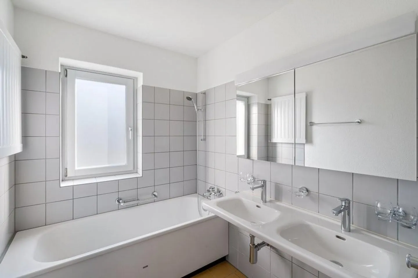 Belle appartement de 3 pièces dans un emplacement verdoyant - Photo 3 sur 7
