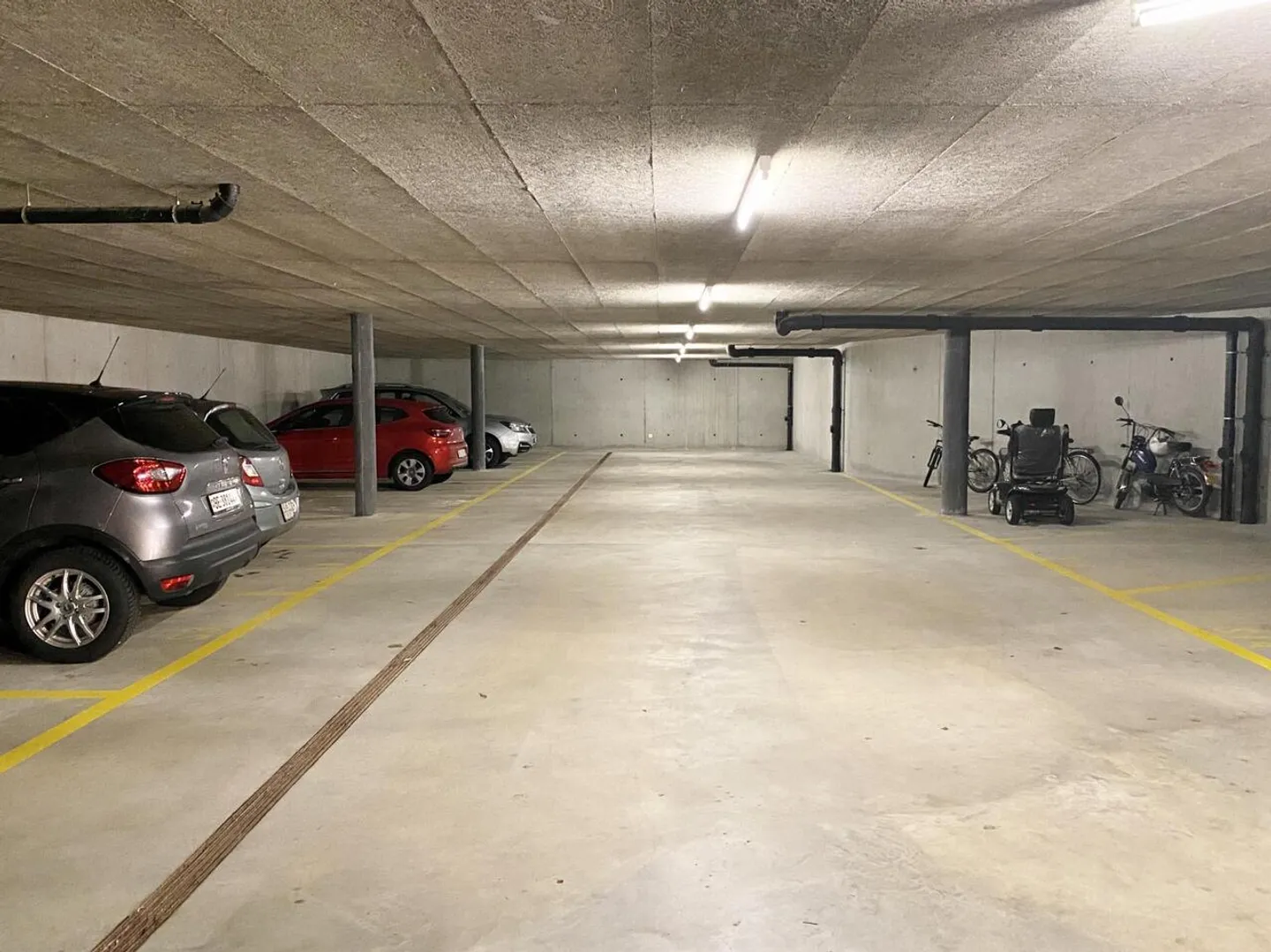 Parcheggio interno in affitto - Foto 1 di 2