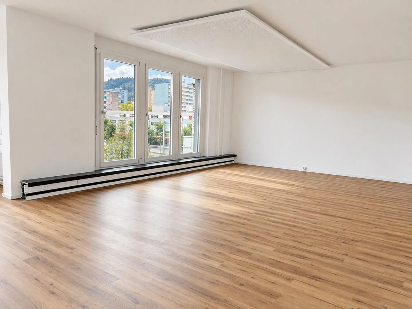 Espace de bureau attrayant au 3ème étage lumineux, calme et polyvalent... - Photo 2 sur 4