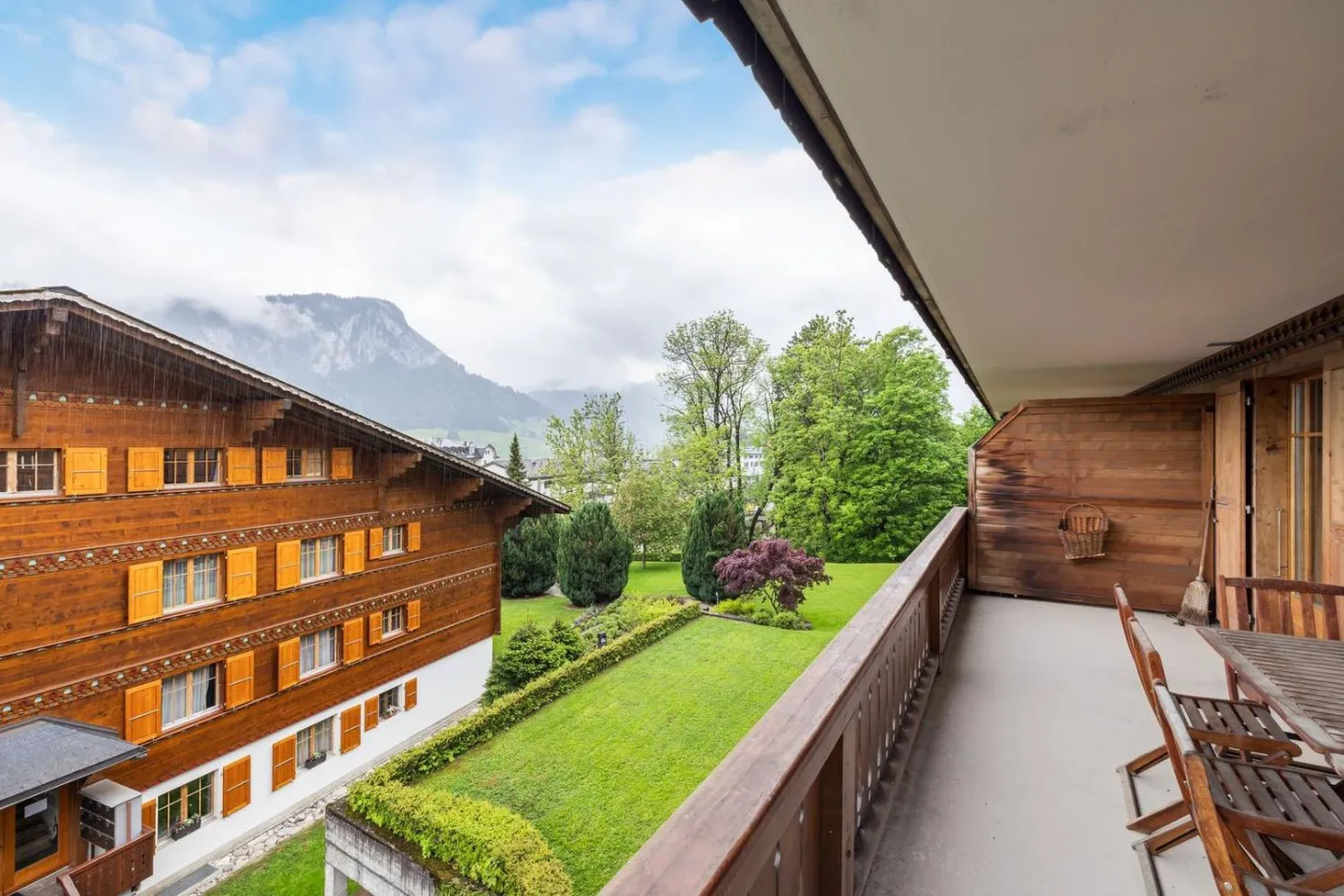 Charming apartment, 3 bedrooms with mountain view - Photo 2 of 11
