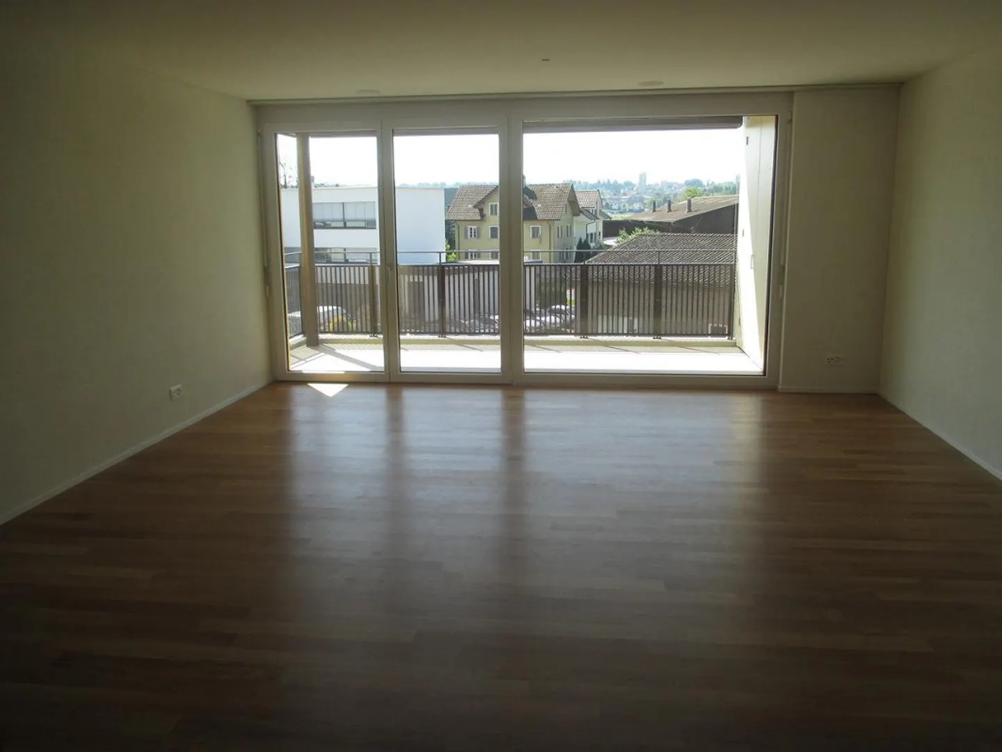 Spacious, modern 3.5-room apartment in Emmen - Photo 3 of 9