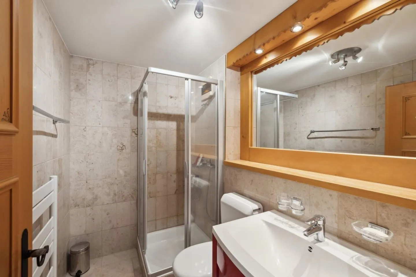 Charming apartment, 3 bedrooms with mountain view - Photo 9 of 11