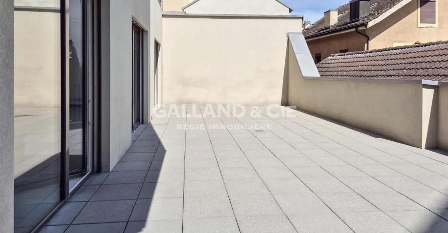 Large commercial space of 150 m² with windows and terrace - Photo 3 of 8