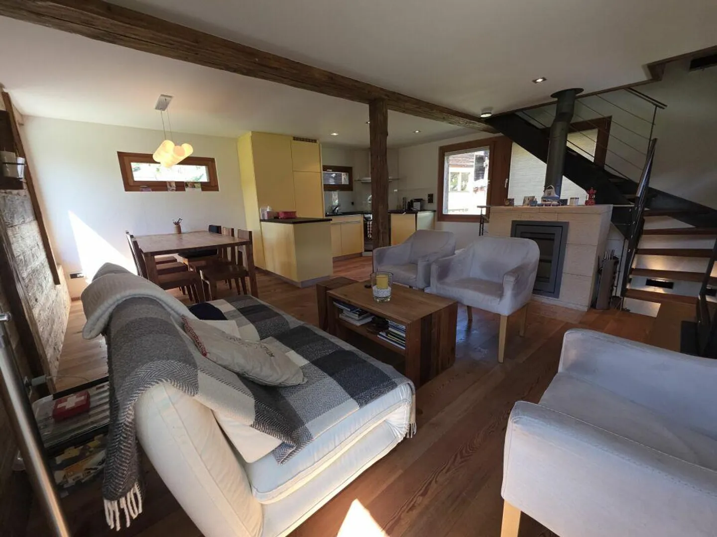 4 Rooms - Stable in a Great Location with Surroundings - Photo 3 of 14