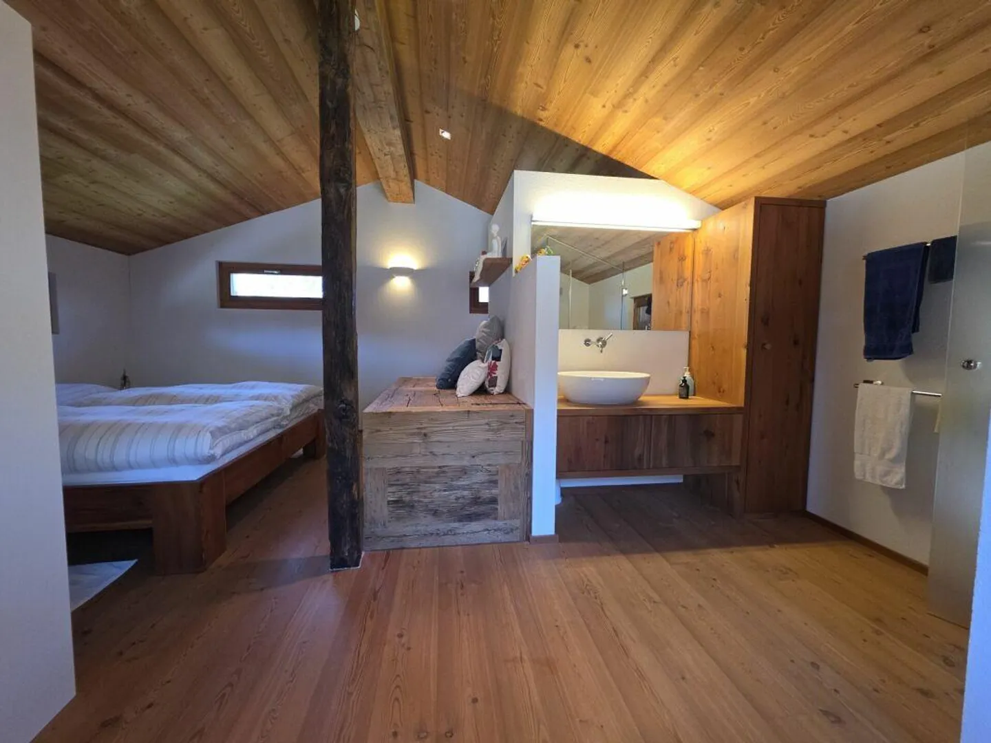 4 Rooms - Stable in a Great Location with Surroundings - Photo 5 of 14