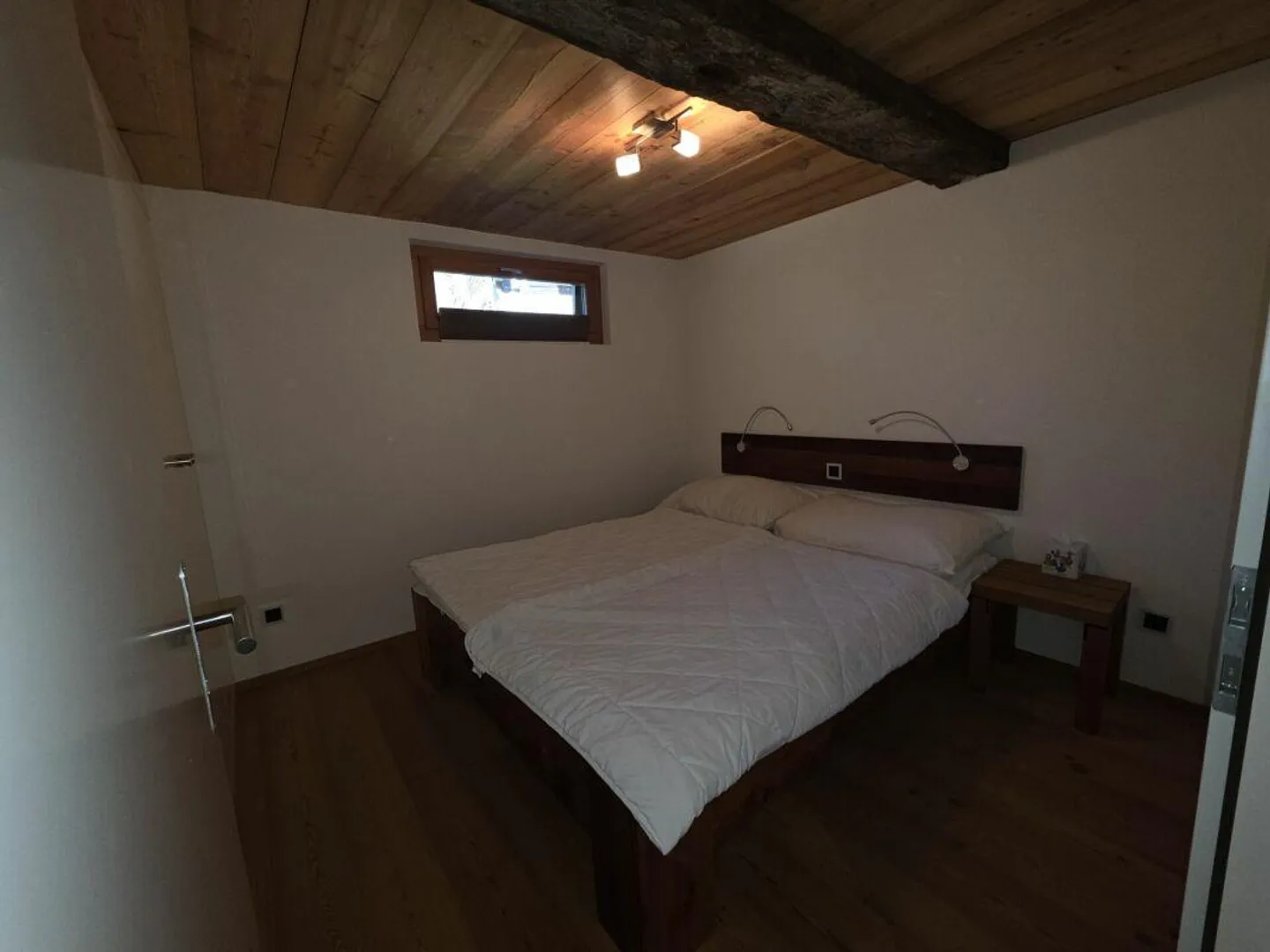 4 Rooms - Stable in a Great Location with Surroundings - Photo 10 of 14