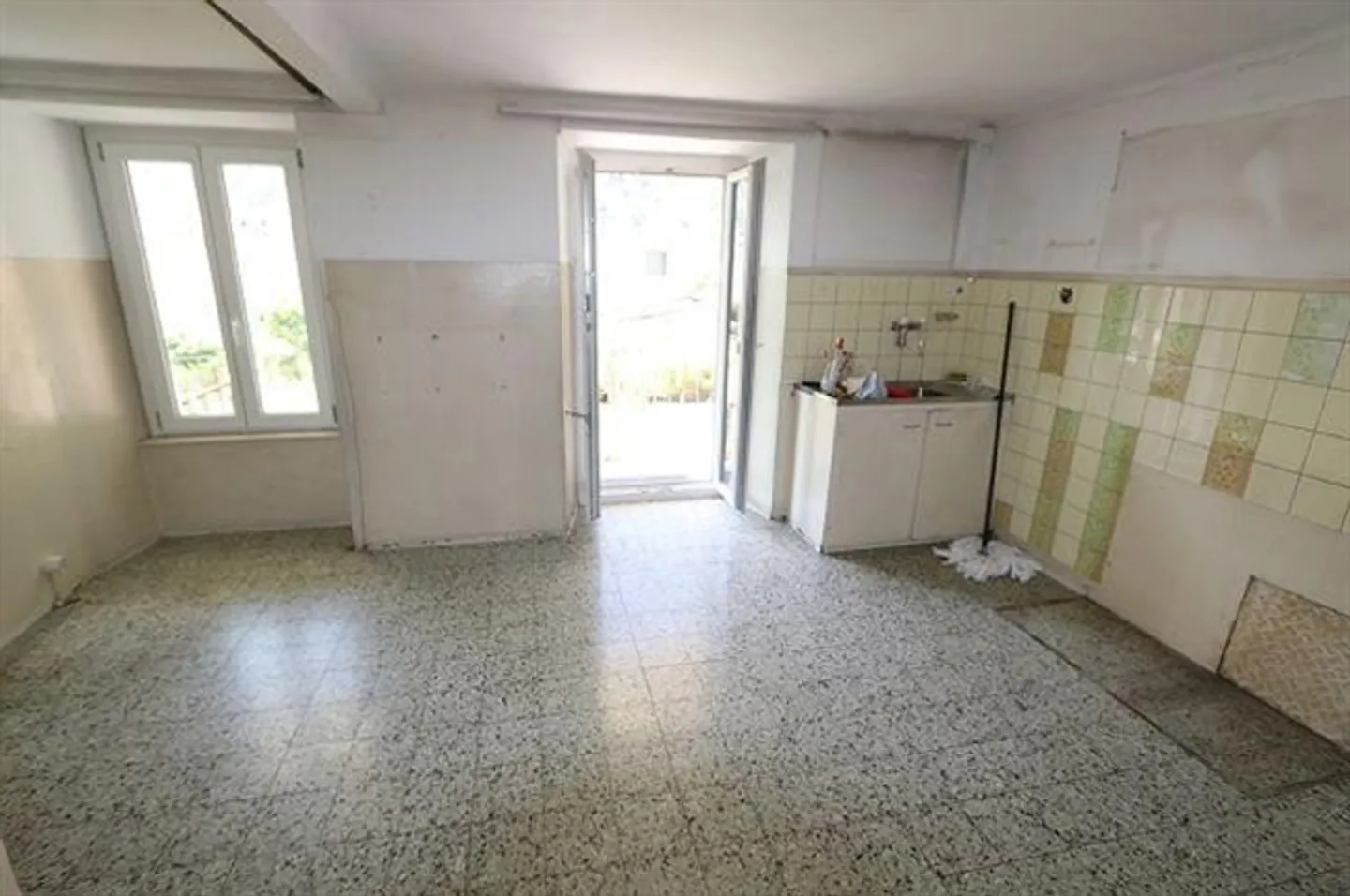 6-Zimmer-Hausteil mit Garten und Rustico mit Bauland / casa gemelli con giardino e rustico con terreno edificabile - Foto 2 di 20