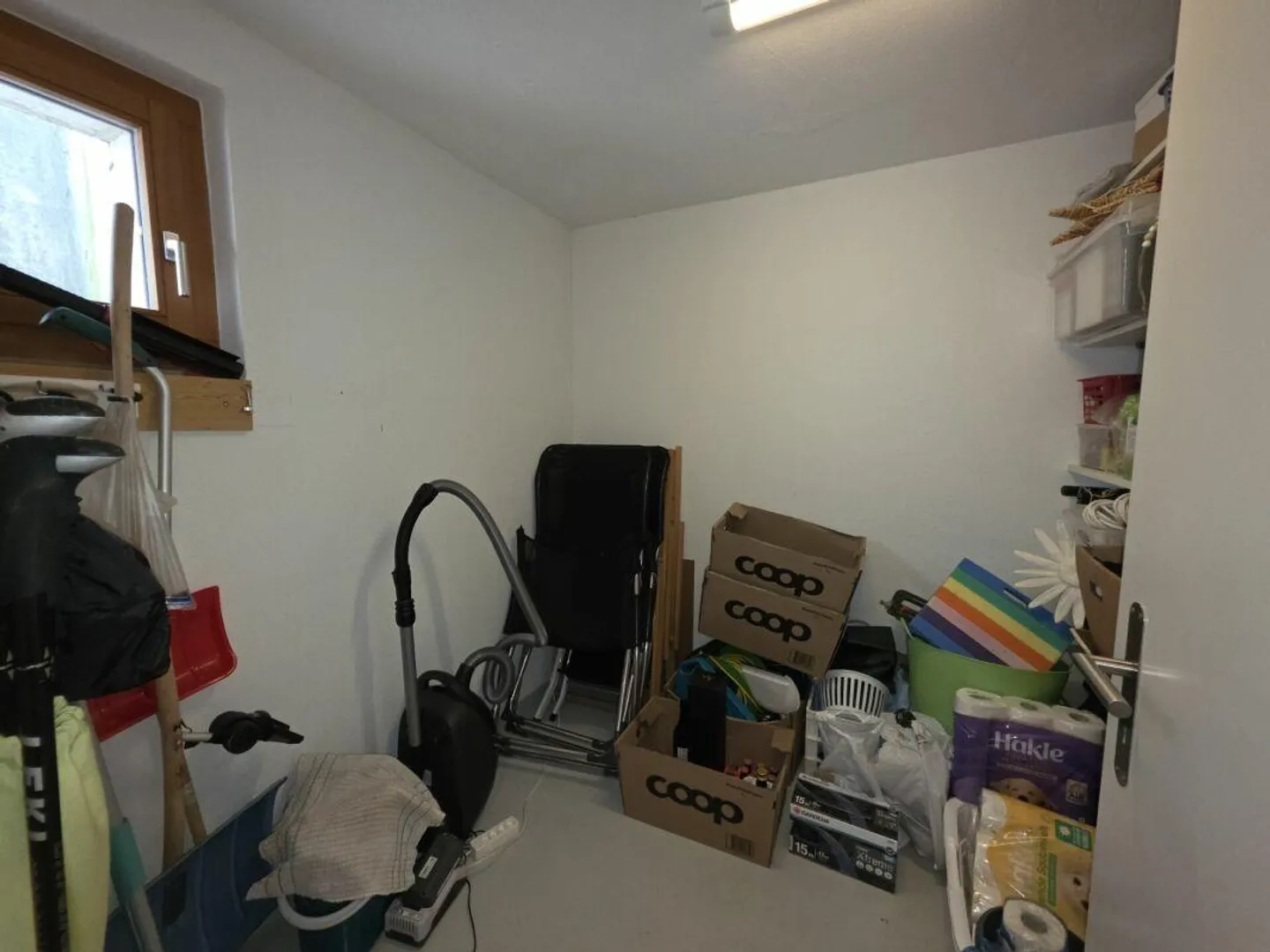 4 Rooms - Stable in a Great Location with Surroundings - Photo 13 of 14