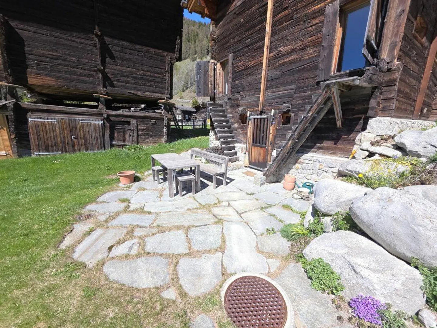 4 Rooms - Stable in a Great Location with Surroundings - Photo 14 of 14