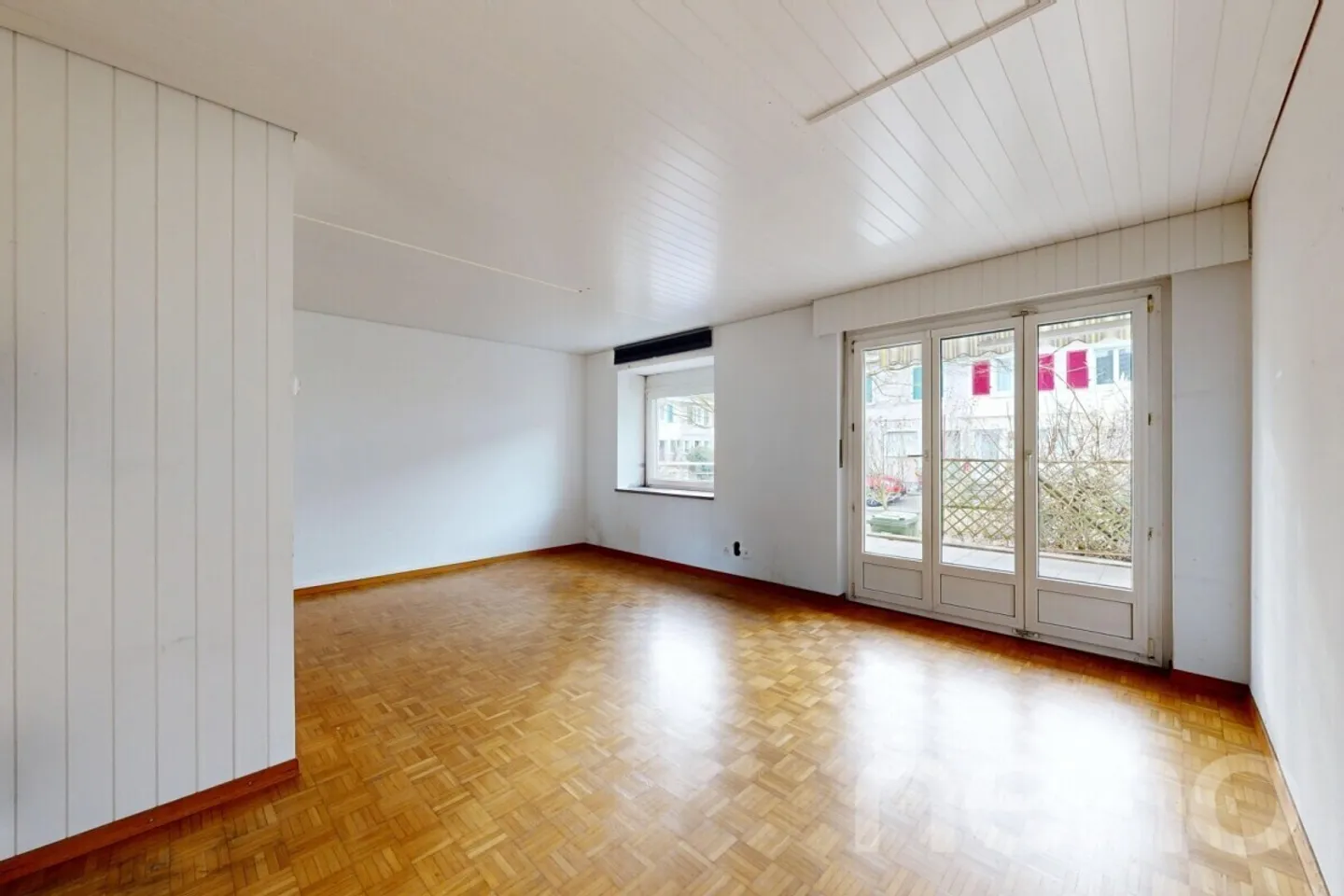 Casa a schiera con grande potenziale di espansione in una posizione centrale - Foto 2 di 12