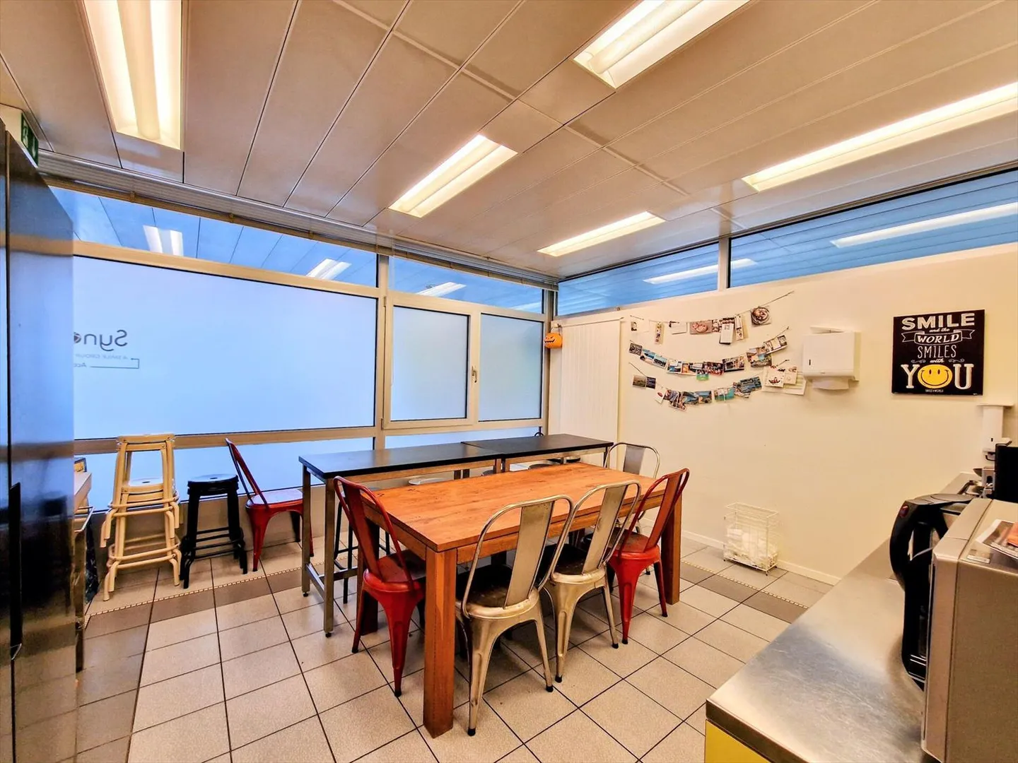 Bureaux clés en main, modernes et lumineux, face au lac. - Photo 5 sur 9