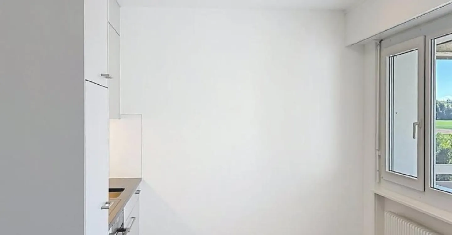 Spacieux logement de 3.5 pièces totalement rénové - Photo 2 sur 12