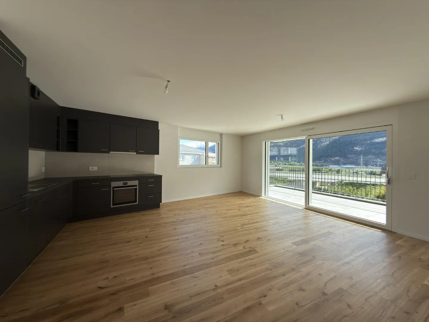 3.5 Room Apartment - Photo 2 of 13