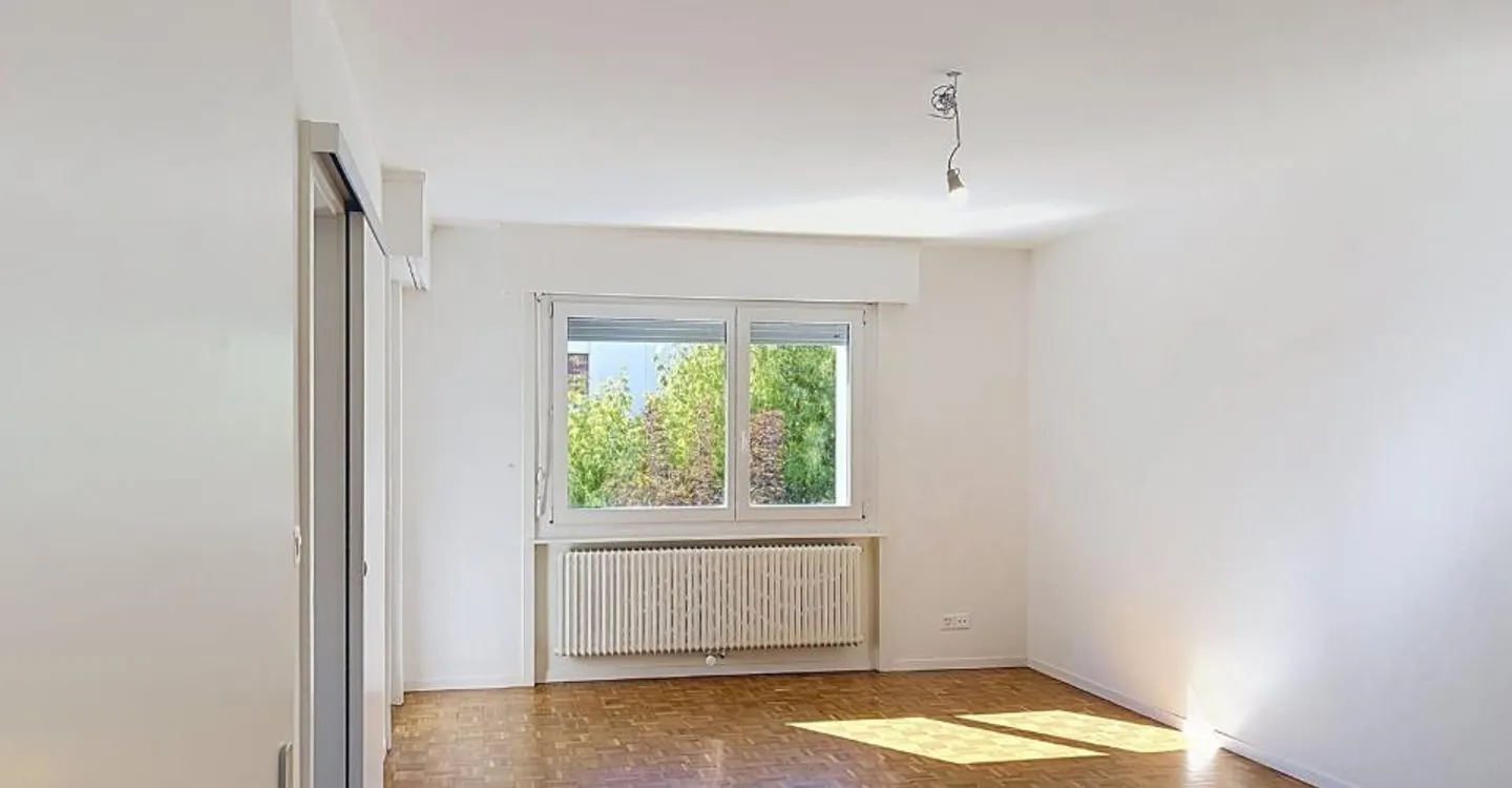Spacieux logement de 3.5 pièces totalement rénové - Photo 3 sur 12