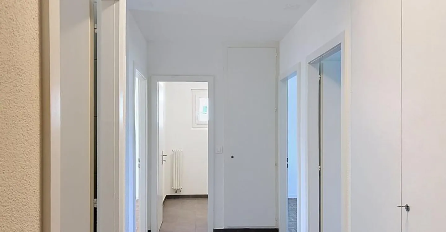 Spacieux logement de 3.5 pièces totalement rénové - Photo 9 sur 12