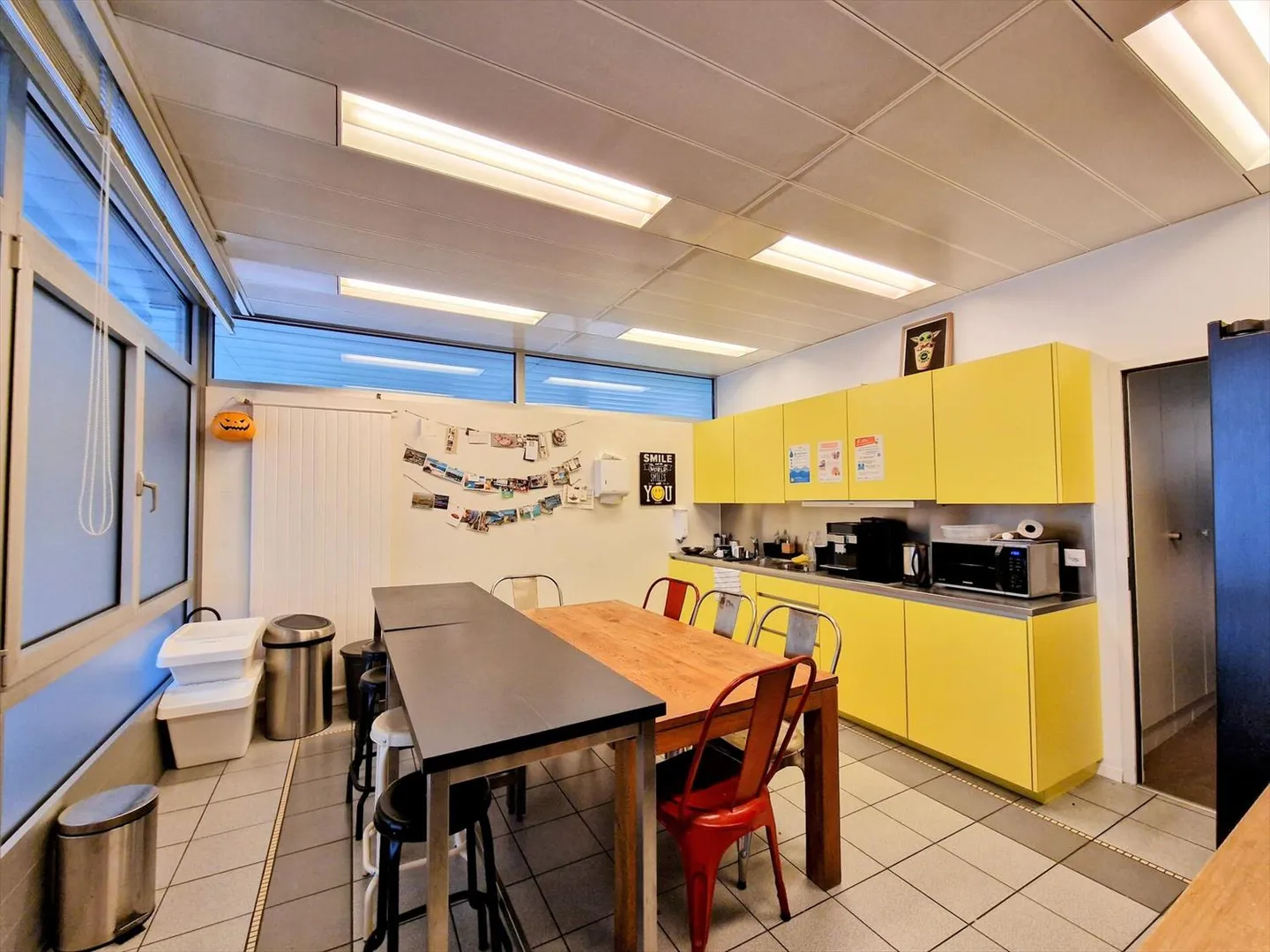 Bureaux clés en main, modernes et lumineux, face au lac. - Photo 6 sur 9