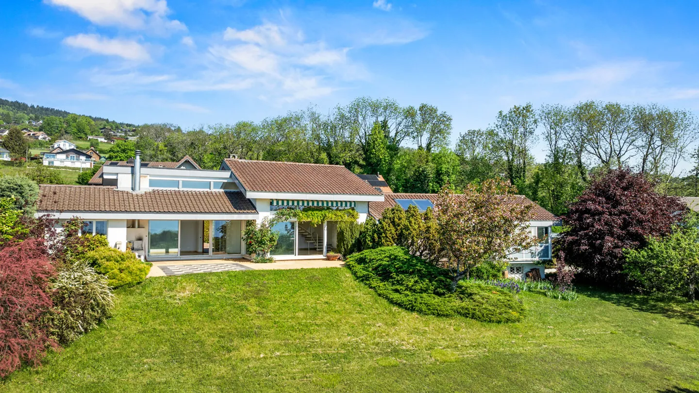 Bevorzugte Lage für diese Villa mit Panoramablick in Arzier - Foto 2 von 14