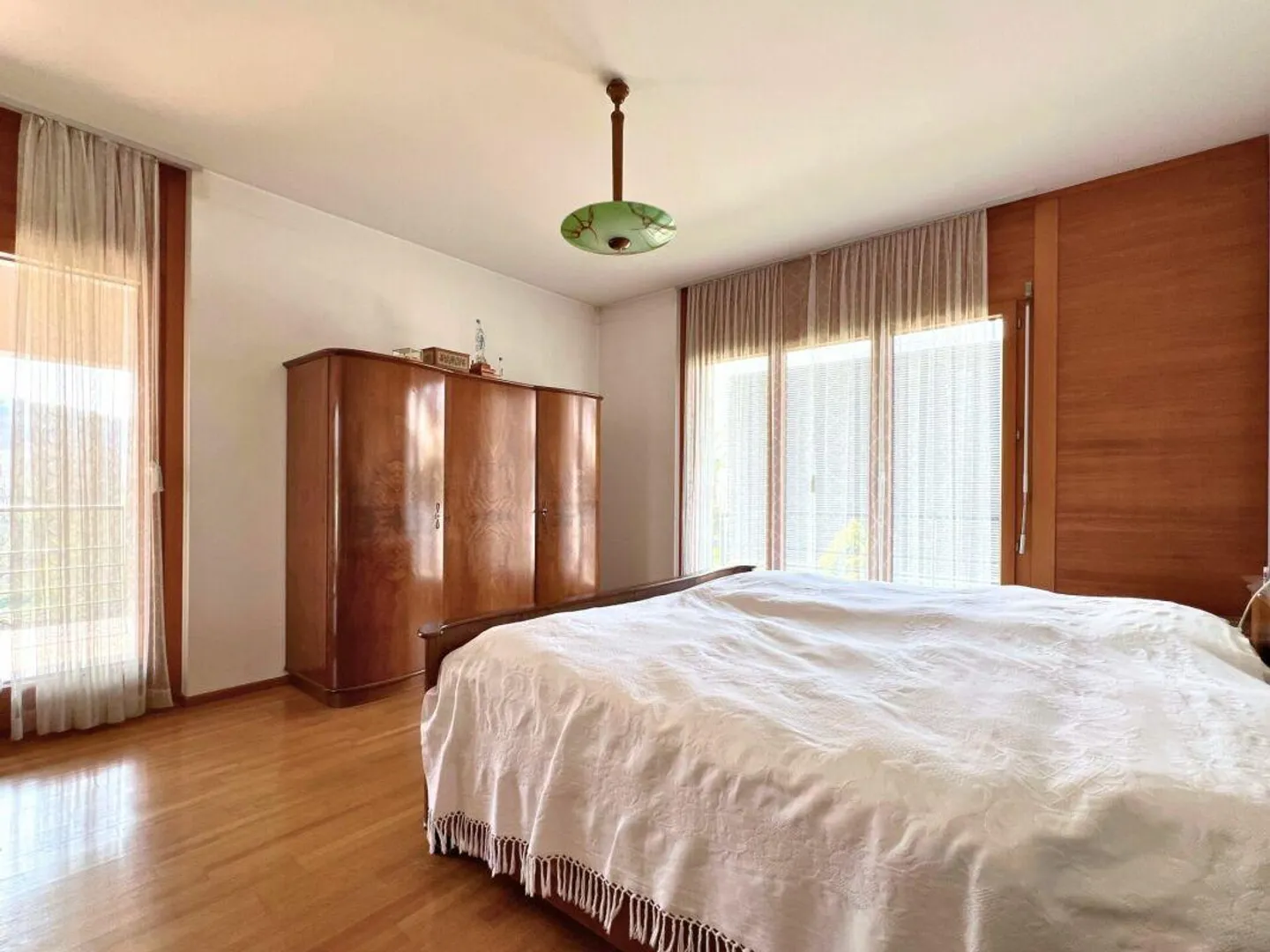 Large semi-detached villa on three levels with garden - Photo 6 of 18