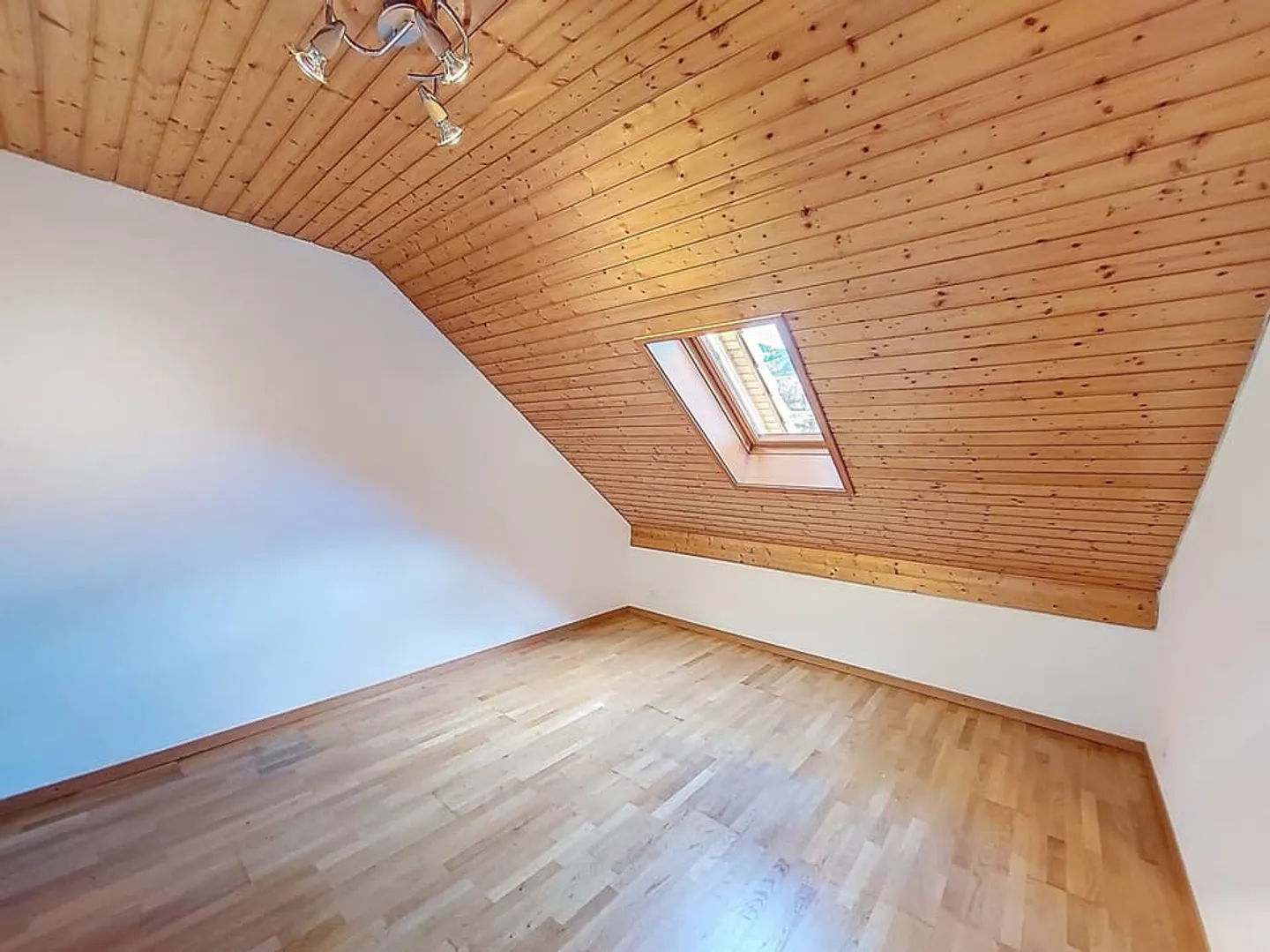 Charmante maison contigue 6.5 P avec grande terrasse et vue lac et montagnes - Photo 11 sur 13