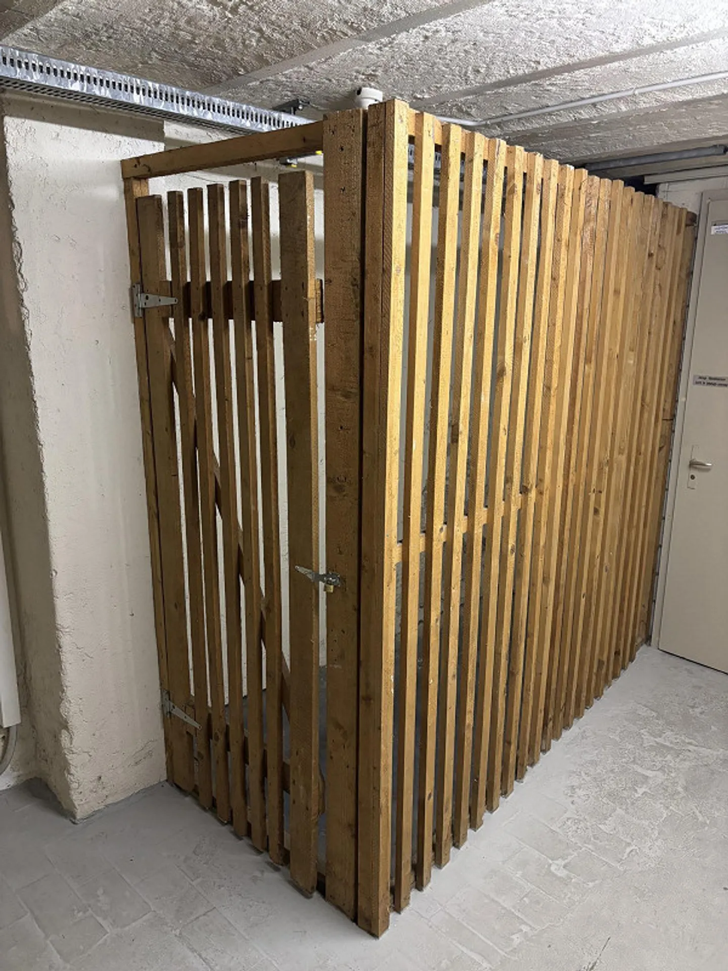 Bureau/Boutique dans un emplacement central dans la vieille ville de Kleinbasel près du Rhin - Photo 3 sur 4