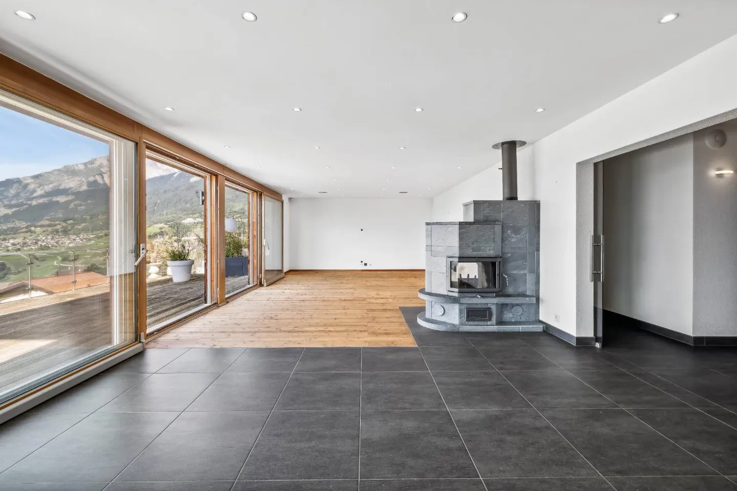 Villa avec propriété indépendante dominant la plaine. - Photo 4 sur 10