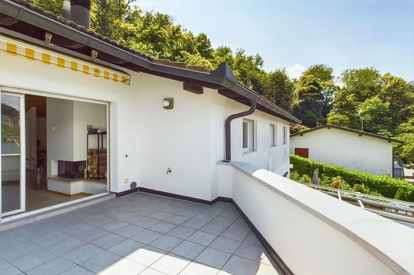 Una grande proprietà in riva al lago a Brusino Arsizio - Foto 7 di 13