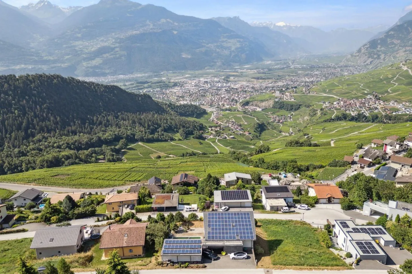 Villa avec propriété indépendante dominant la plaine. - Photo 3 sur 10