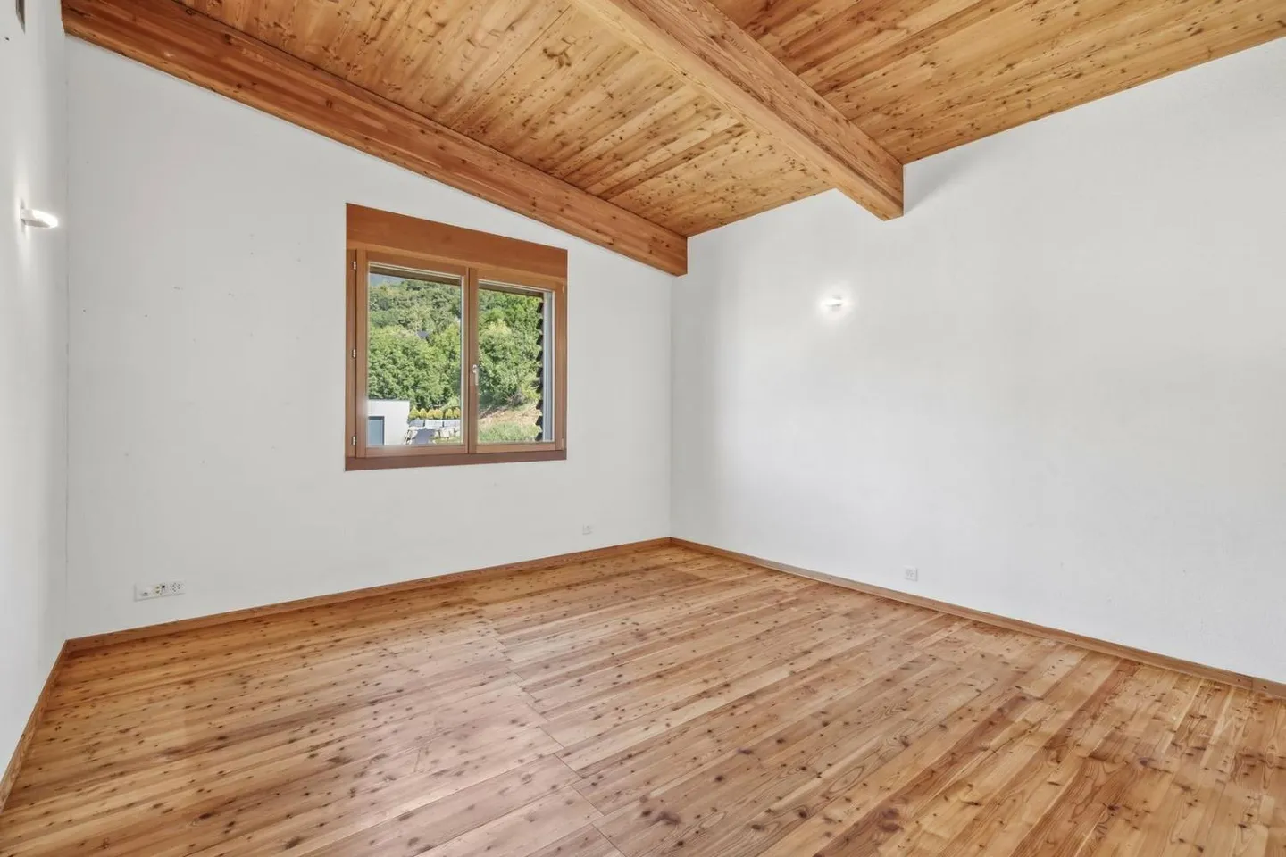 Villa avec propriété indépendante dominant la plaine. - Photo 10 sur 10