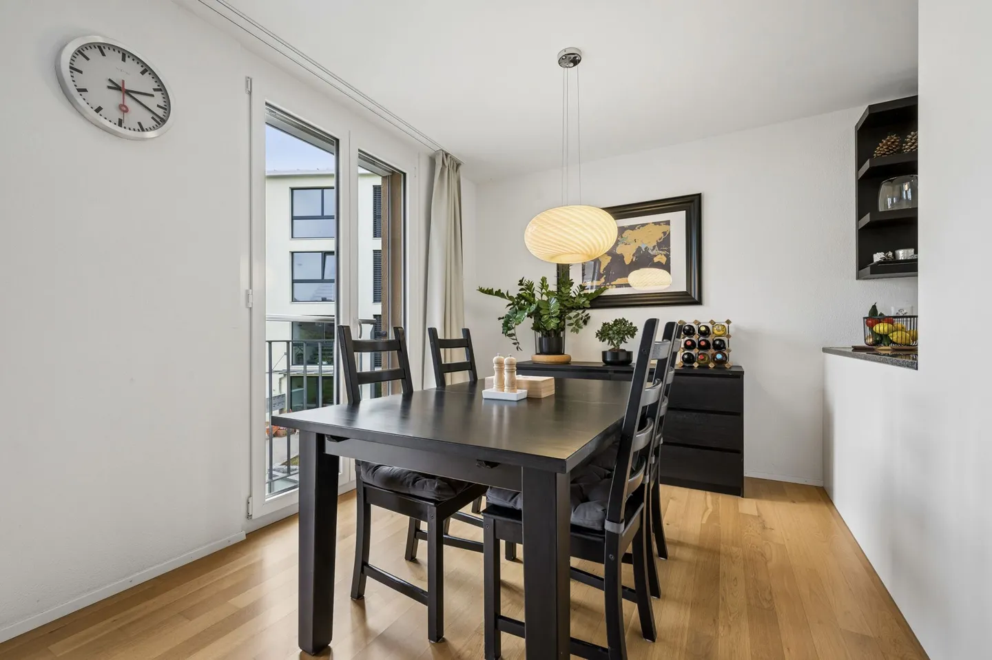 Stylish 3.5-room apartment in Kerzers with high living comfort - Photo 4 of 14