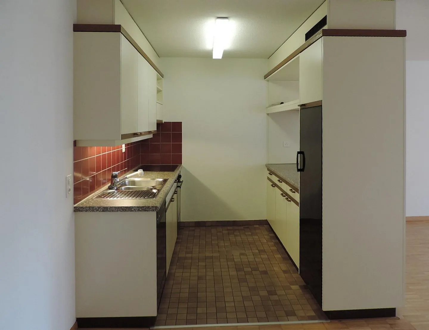 Temporary Living Directly at Stauffacher! (TEMPORARY until March 31, 2027) - Photo 4 of 8