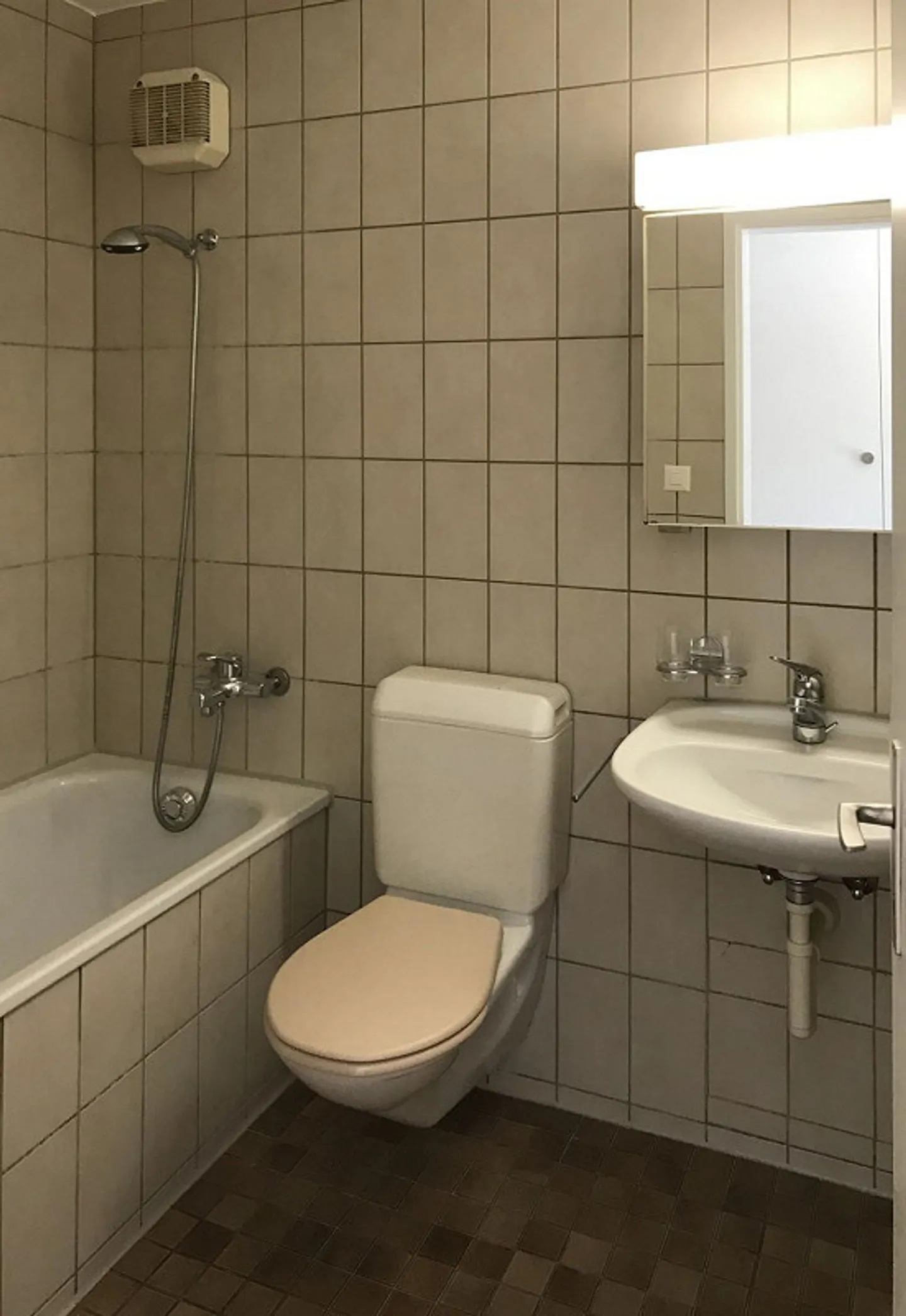 Temporary Living Directly at Stauffacher! (TEMPORARY until March 31, 2027) - Photo 8 of 8