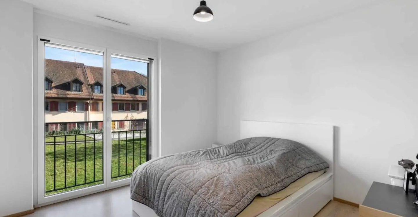 Komfort und Helligkeit für diese 4,5-Zimmer-Wohnung im Herzen des Dorfes - Foto 6 von 9