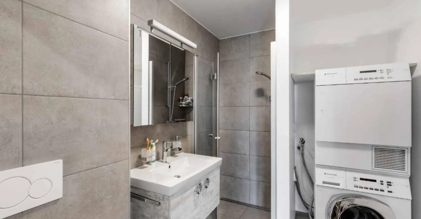 Komfort und Helligkeit für diese 4,5-Zimmer-Wohnung im Herzen des Dorfes - Foto 7 von 9