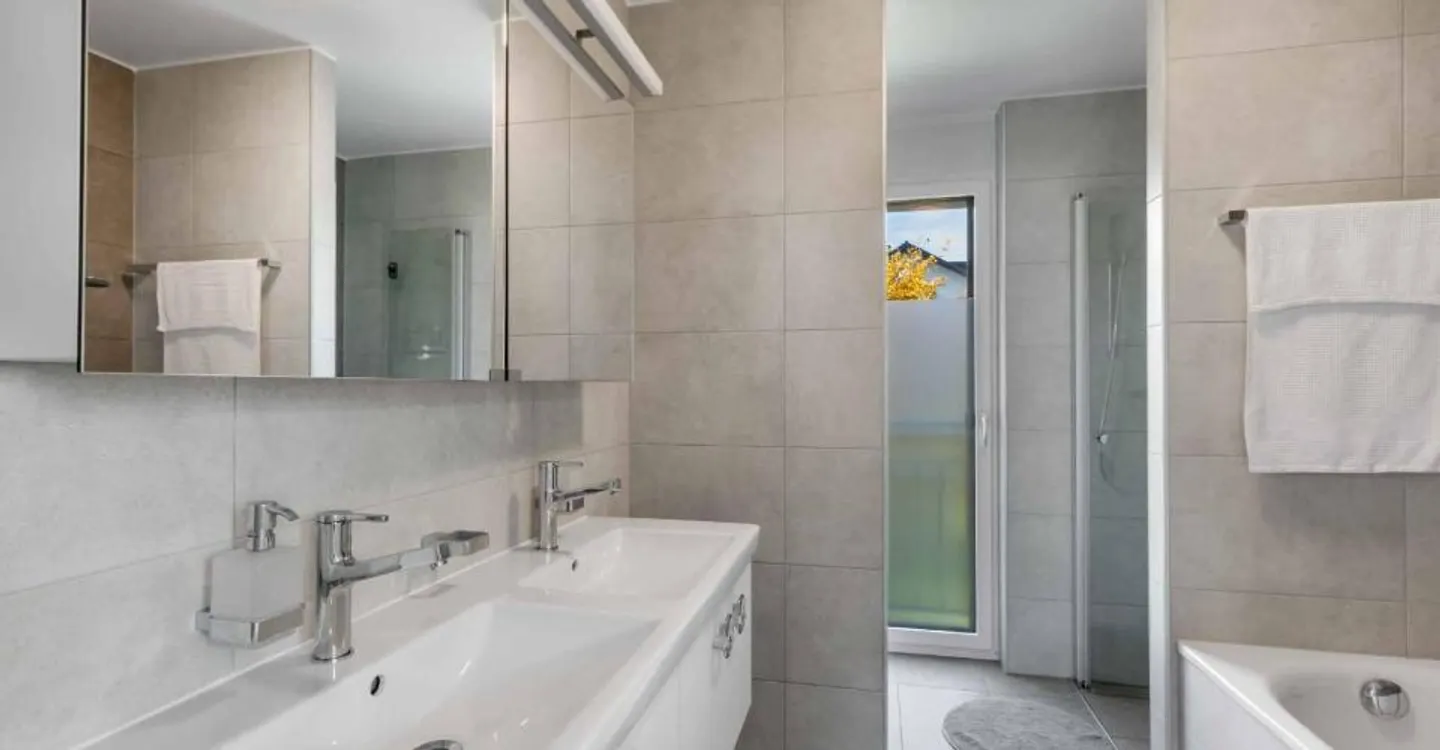 Komfort und Helligkeit für diese 4,5-Zimmer-Wohnung im Herzen des Dorfes - Foto 9 von 9