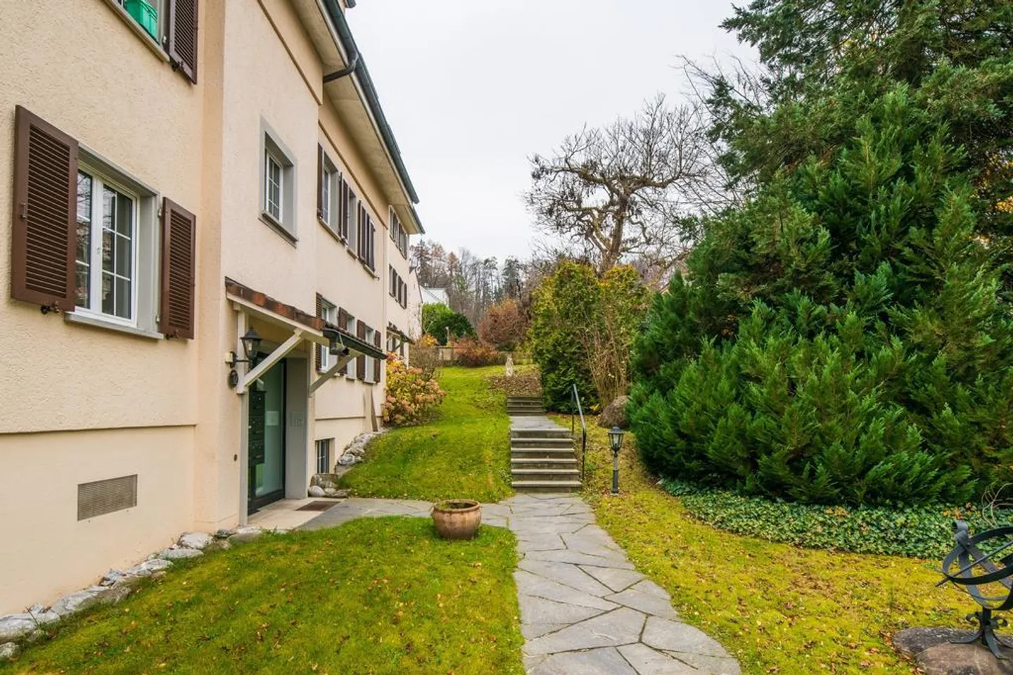 Exclusive 3-room apartment in a quiet location in Zurich - Photo 2 of 10