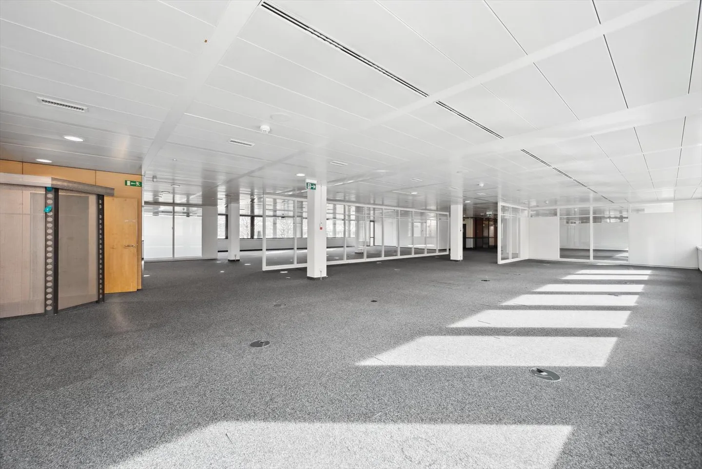 Offices of 800 m2 for rent in Lausanne - Photo 2 of 8