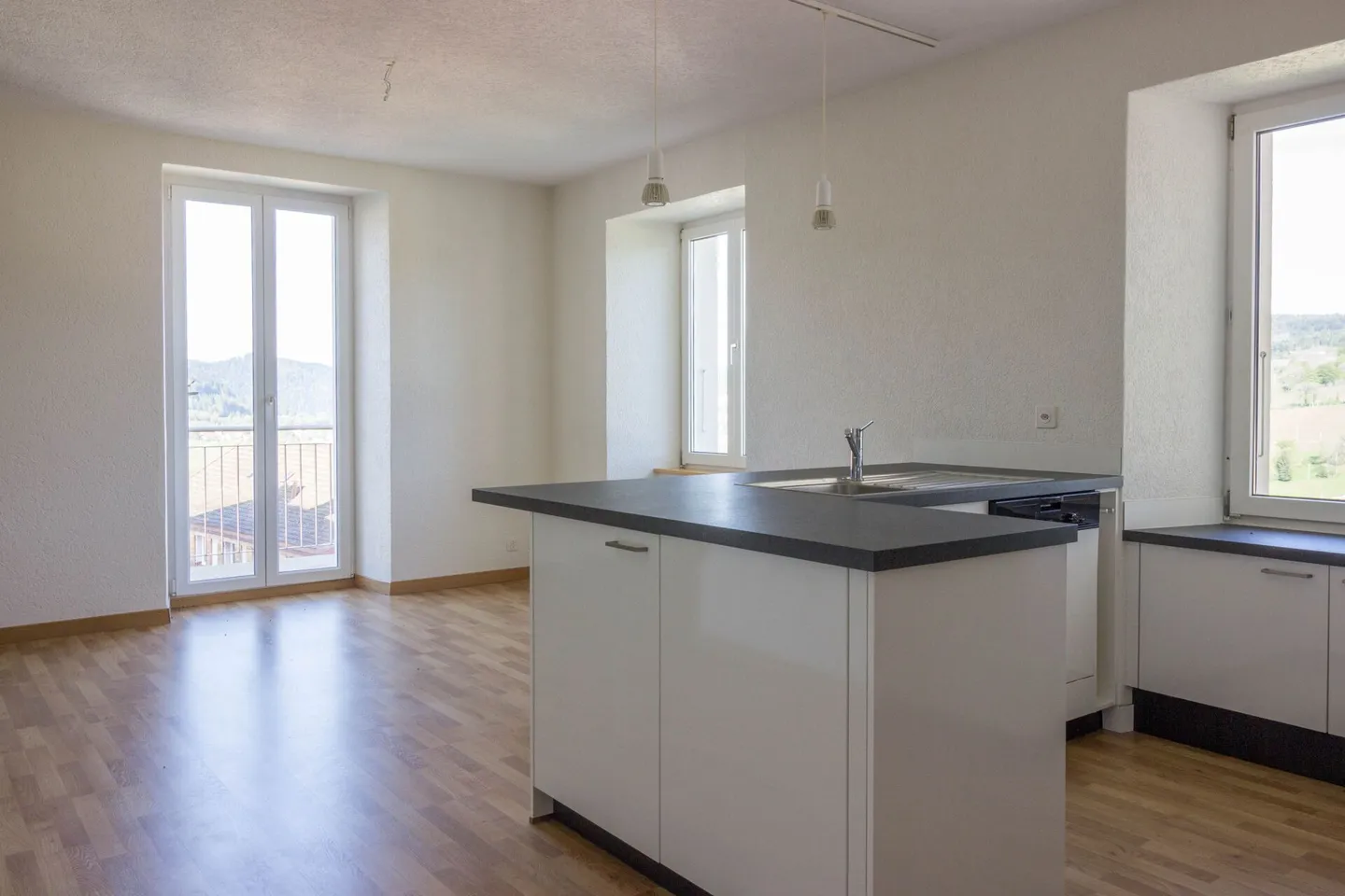 Lac 4, Les Brenets - 5-Zimmer-Wohnung mit Balkon im 2. Stock - Foto 4 von 16