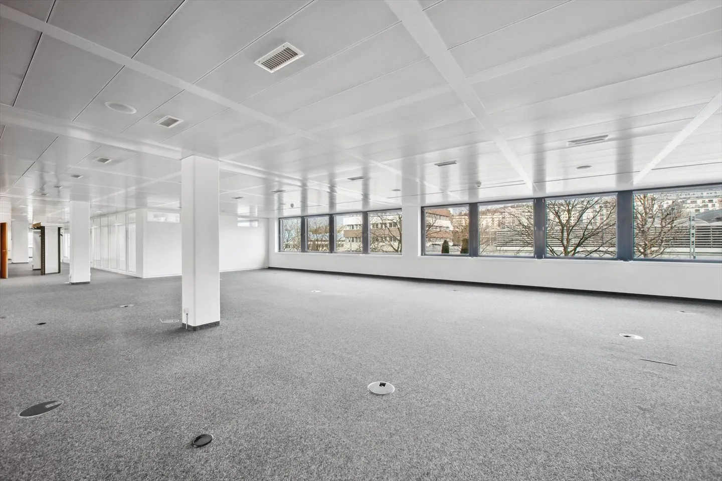 Offices of 800 m2 for rent in Lausanne - Photo 3 of 8