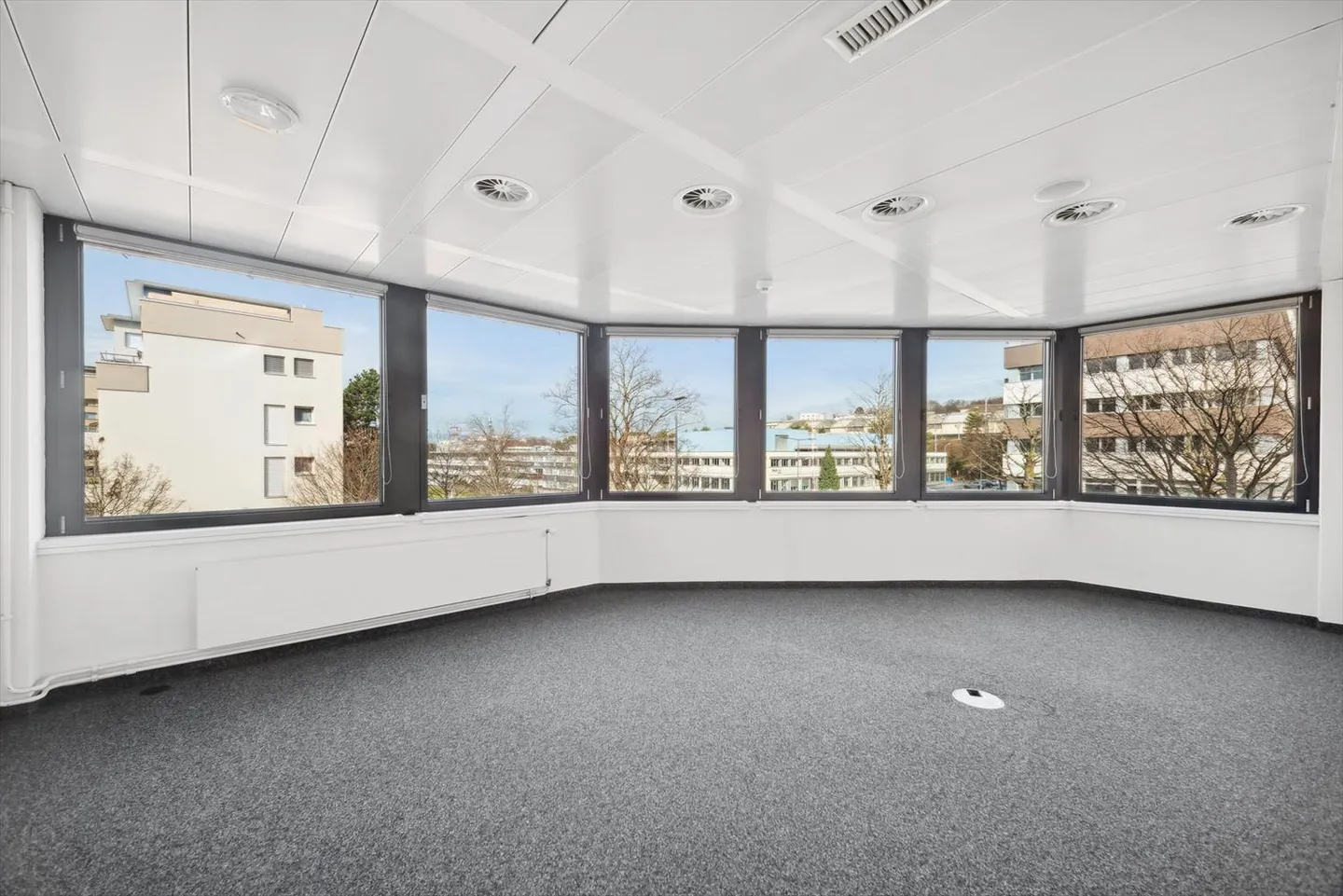 Offices of 800 m2 for rent in Lausanne - Photo 4 of 8