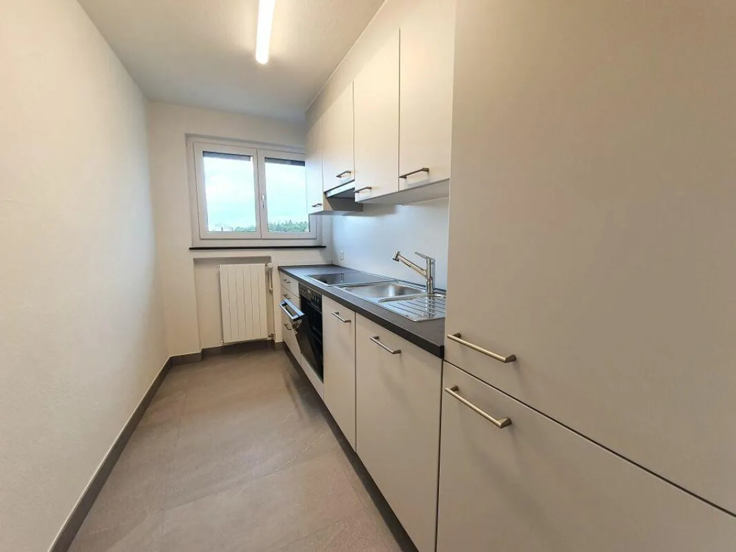 Appartement moderne dans un quartier résidentiel prisé - Photo 2 sur 9