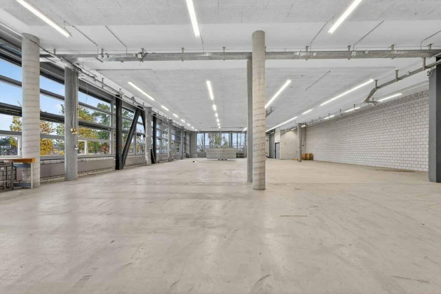 Ampie sale commerciali con un'infrastruttura ideale - Foto 7 di 8