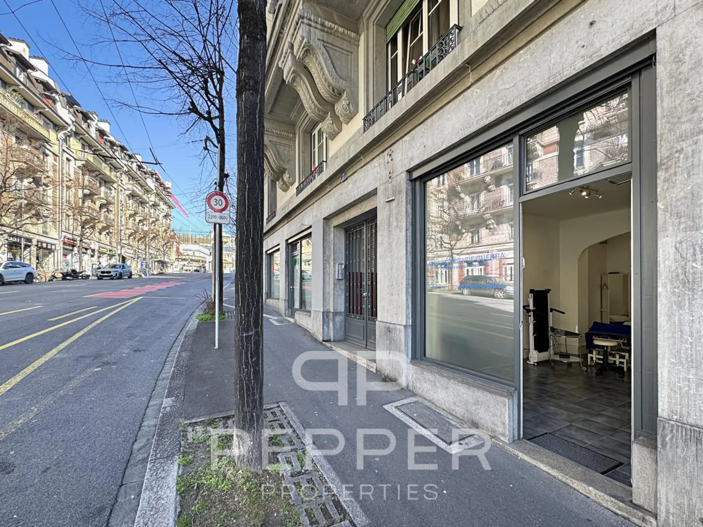 Commercial Arcade in Lausanne - Photo 1 of 10