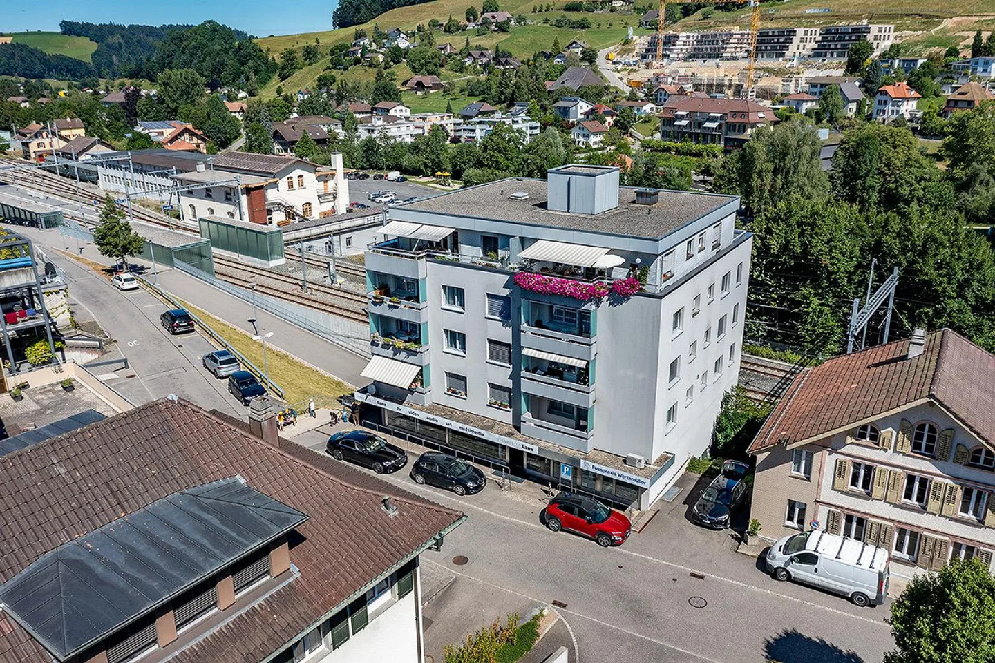 Ampio e quasi nuovo appartamento di 3,5 stanze in affitto - Foto 4 di 10